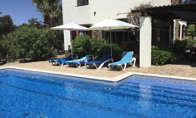 Calonge Villa | Very private Villa with large swimming pool and Aircon
