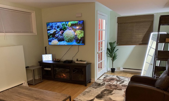 Halifax Apartment | Very stylish 1 bedroom plus den in great neighborhood