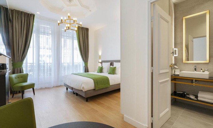 Champs-Elysees Hotel | Vestay Montaigne