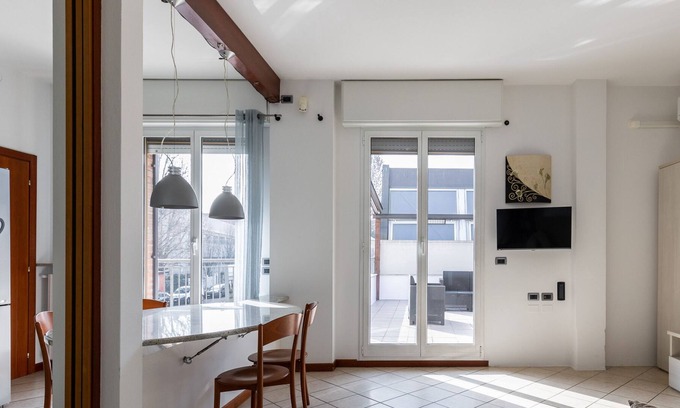 Navile Apartment | Vestiari apartment I with terrace by Wonderful Italy
