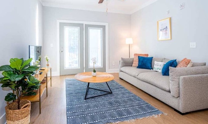 Morrisville Apartment | Viagem Stunning 2BR with Pool, Patio & Gym