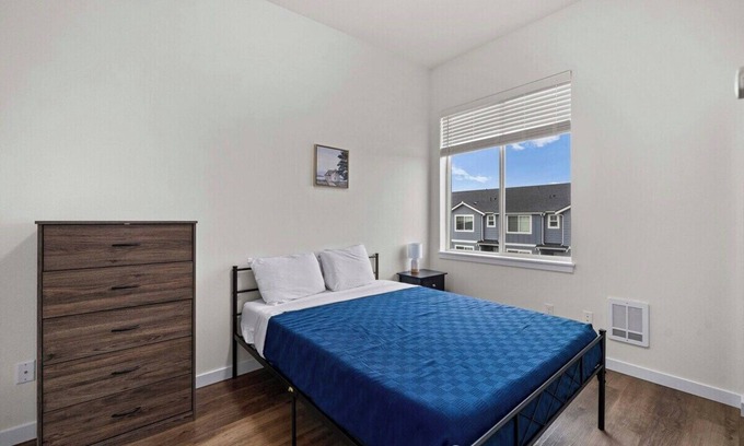 South Tacoma Apartment | Vibrant 1BR/1BTH Apartment near PLU/UWT