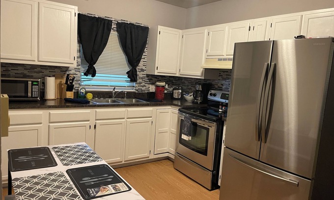 Mount Pleasant House | Vibrant 2 Bed Located Downtown/Closing to Soaring Eagle/CMU