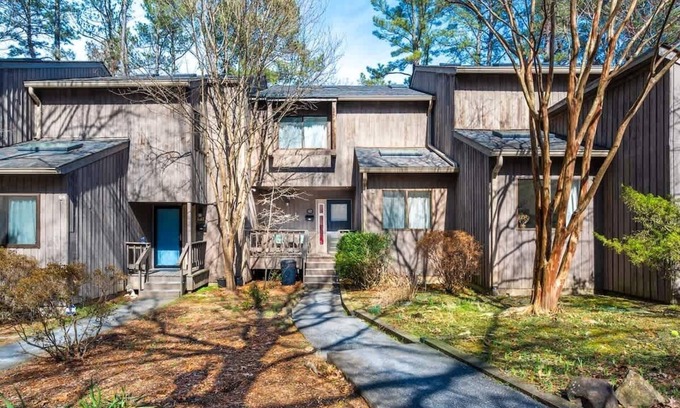 Chapel Hill House | Vibrant 2-BR Home | Indoor Fireplace | Downtown | NC