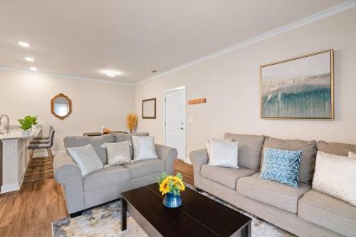 Stafford Apartment | Vibrant 2beds /2baths Casa