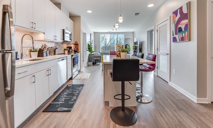 Alexandria West Apartment | VIBRANT 2BR HOME , FREE PARKING ALEXANDRIA