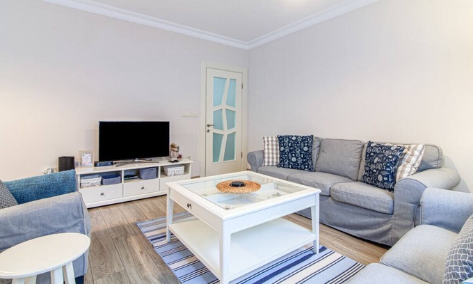 Maltepe Apartment | Vibrant and Central Flat with Balcony in Maltepe