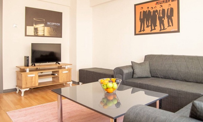 Old Town Apartment | Vibrant and Central Flat near Kordon in Alsancak