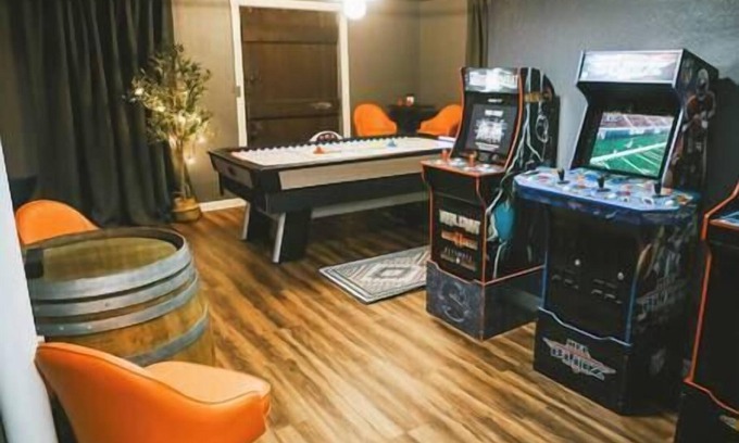 Spirit Lake House | Vibrant Forest Retreat | Game Room, Spa, Fire Pit - Sleeps10