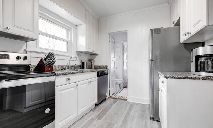 Richmond House | Vibrant Haven: Minutes from Libbie Mill & RVA Buzz