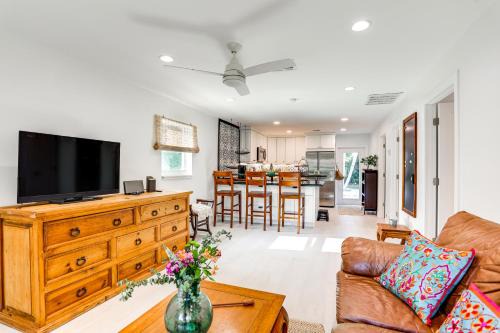 Juno Beach House | Vibrant North Palm Beach Home about 2 Mi to Beach!