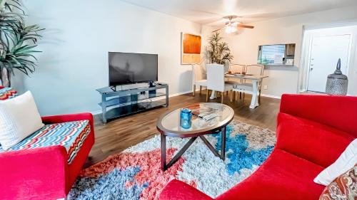 Northwest Corpus Christi Apartment | Vibrant Relaxing Retreat Fully Stocked Apartment