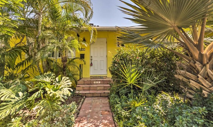 Grandview Heights House | Vibrant West Palm Beach Home Less Than 2 Mi to Beach!