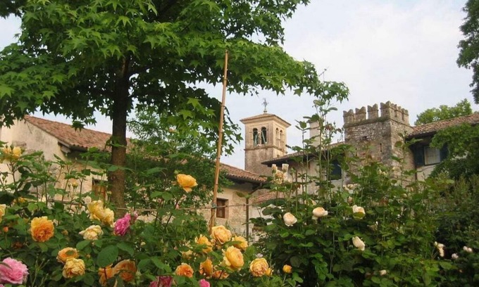 Strassoldo House | "Vicinia" with garden in the castle