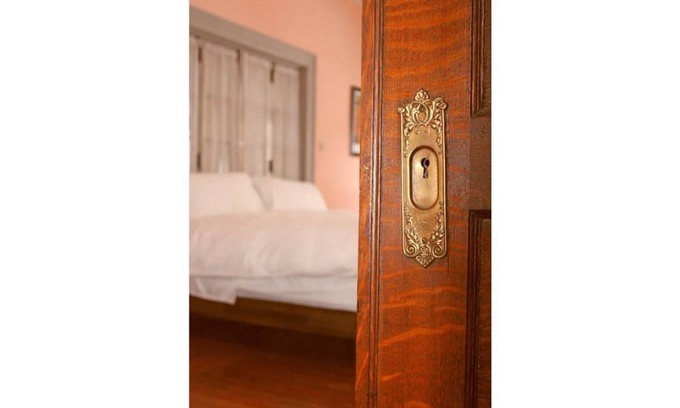 Bloomfield House | Victorian 1BR : King Bed : Fantastic Location