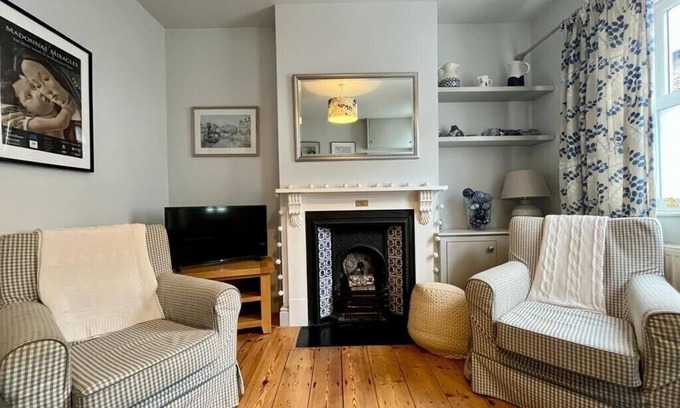 Cambridge House | Victorian 3 Bedroom Home with courtyard in Cambridge