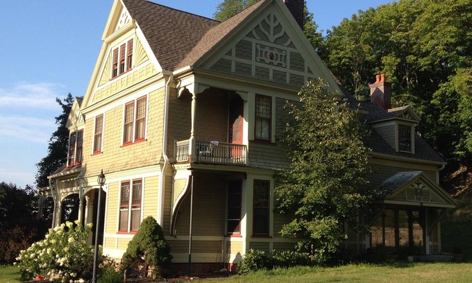 Stottville House | Victorian beauty near Hudson, NY