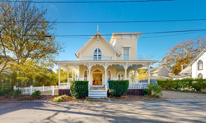 Oak Bluffs House | Victorian by the Sea