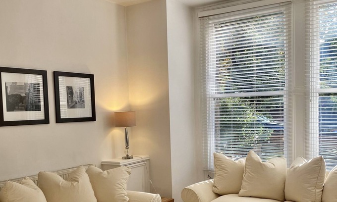 Liverpool Apartment | Victorian property 2 minutes to the station in leafy suburbs.