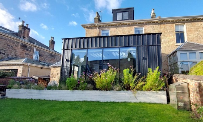 Glasgow House | Victorian Villa in Leafy Suburb with Sauna and Hot tub