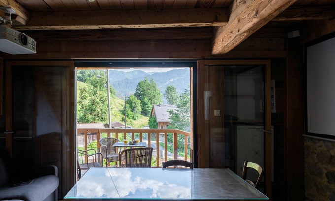 Samoens House | Vieille Remise Rénovée en Duplex Écologique sur un Coteau Ensoleillé de Montagne