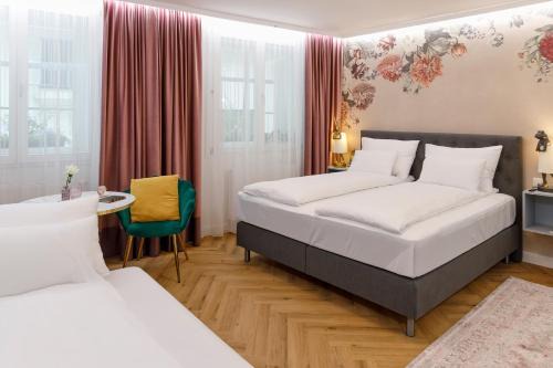Innere Stadt Apartment | Vienna Hideaways - Boutique Stay with Secret Courtyard Access