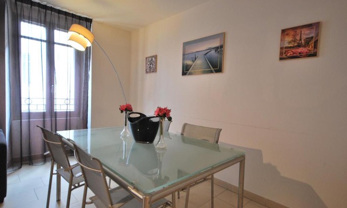 Le Suquet Apartment | Vieux Port One Bedroom Apartment A08