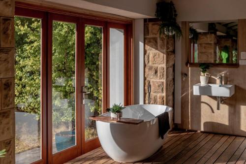 Bridgewater Villa | View! Farm in Bridgewater! Luminous Pond Farm
