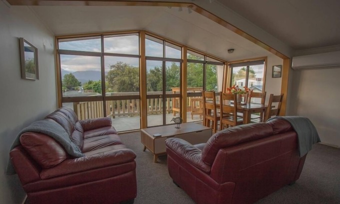 Te Anau House | ☆View On Worsley!★Kiwiana styled accomodation☆