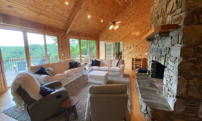 Almond House | Views, hot tub, spacious 3Bd, 3Ba w Tesla Charger