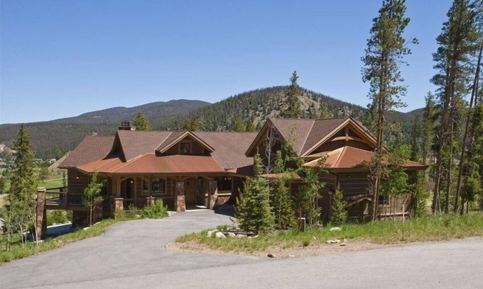 The Highlands House | Views of the 10 mile range - 7 min from the slopes in this luxurious chalet!