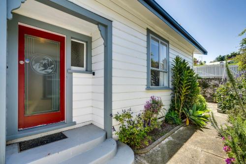 Napier House | Views on Colenso - Napier Holiday Home