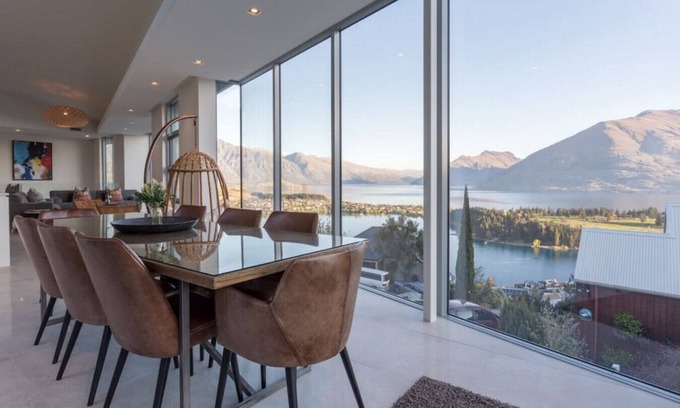 Queenstown House | Views on Edinburgh | Every room has a view