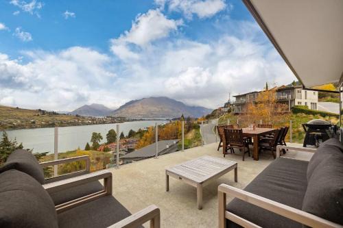 Queenstown Apartment | Views on the Top