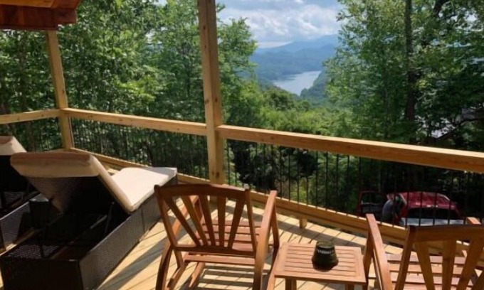 Almond Cabin | Views Over Lake Fontana | Sleeps 16