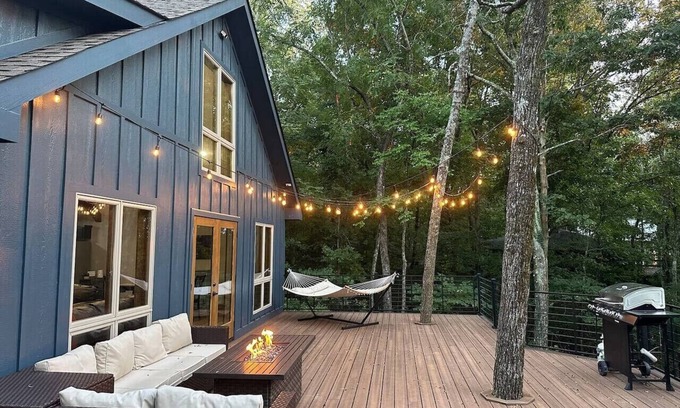 Mentone Cabin | VIEWS! Sunset l Large Deck l 2mi to Downtown