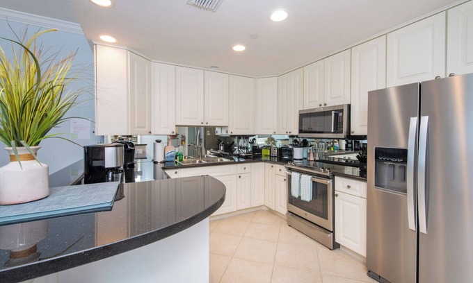 Seven Mile Beach Villa | Villa 10, Second floor, 3 bedroom, 3 bathroom, oceanfront, fully equipped.