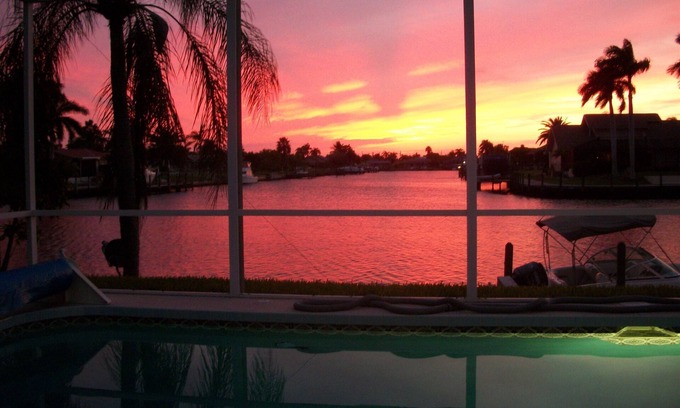 Caloosahatchee House | Villa 2 Beautiful Sunsets, Pool, 200' Canal. 52 reviews.