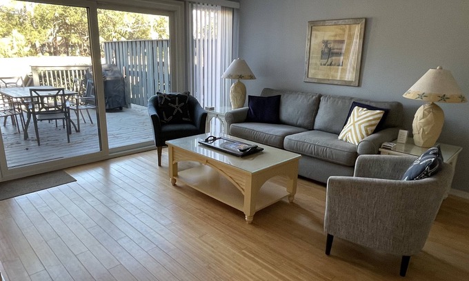 Palmetto Dunes Villa | Villa; 5 minute walk to Palmetto Dunes Beach with a Great Golf Course View!