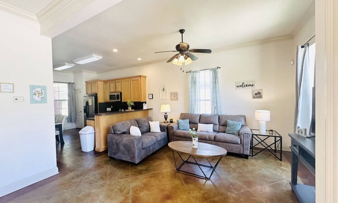 Pine Grove Apartment | Villa 6, spacious townhouse in Tickfaw, LA