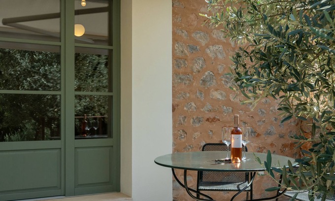 Esporles House | Villa #7- Life in middle of a vineyard, with a 600 Mb WIFI. Made for Nomads.