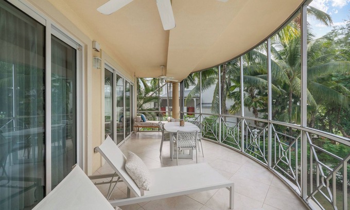 Seven Mile Beach Villa | Villa 7, Second floor, 3 bedroom, 3 bathroom, oceanfront, fully equipped.