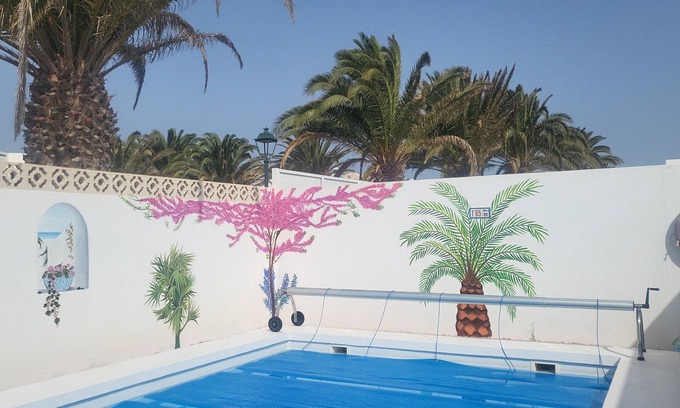 Costa Teguise House | VILLA ACORAN LOCATED 1000 METERS FROM LAS CUCHARAS BEACH.