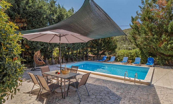 Marantochori Villa | Villa 'Acqua with Private Pool' with Mountain View, Wi-Fi and Air Conditioning