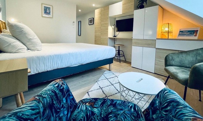 Republique Apartment | * Villa Adelaide* Studio Les Célestins