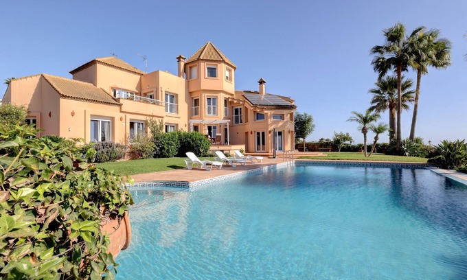 San Roque Villa | Villa "Alcaidesa Vistas al Mar" with Sea View, Pool & Wi-Fi