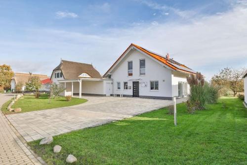 Trent House | Villa Am Gutshof