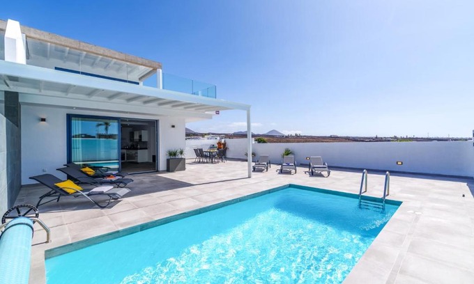 Puerto Calero Villa | Villa Andrea del Mar by Villa Plus