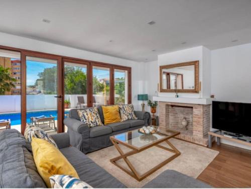 Mijas Villa | Villa Angel - La Cala Di Mijas - 4 Bedrooms, Private Pool, Close to the Beach