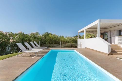 Villaggio Mandorli Villa | Villa Angelina con piscina e giardino privato a pochi passi dalla Spiaggia di Campus